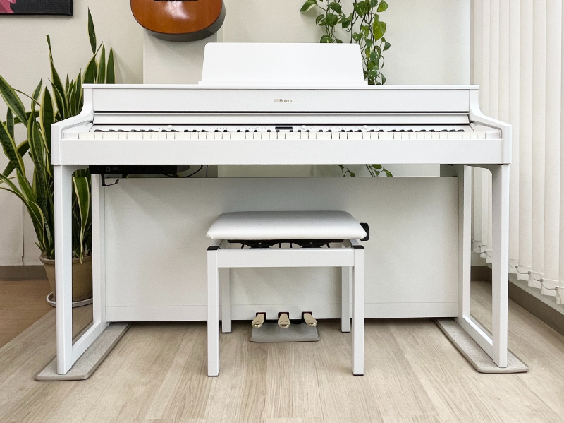 電子ピアノの椅子がグラつくから直したい – 電子ピアノ再生工房