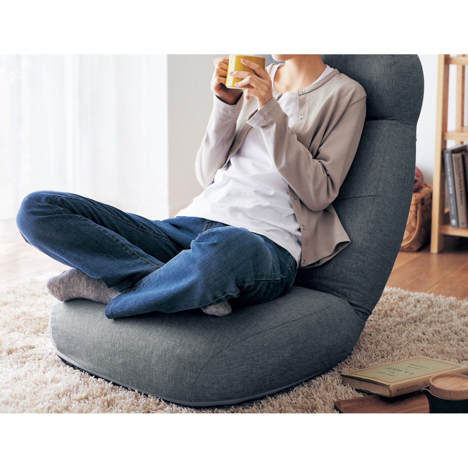 あぐらがかけるポケットコイル入りリクライニング座椅子（座椅子