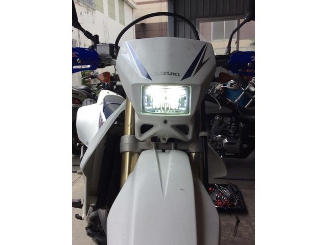DR-Z400 ﾍｯﾄﾞﾗｲﾄ H4化&LED化（モトフリークウイリー とよみ店の