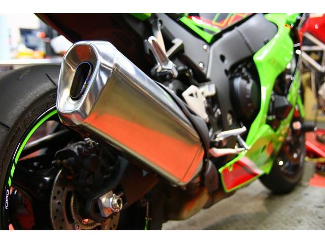 マフラー交換】カワサキ NINJA ZX-10R アクラポビッチカーボン