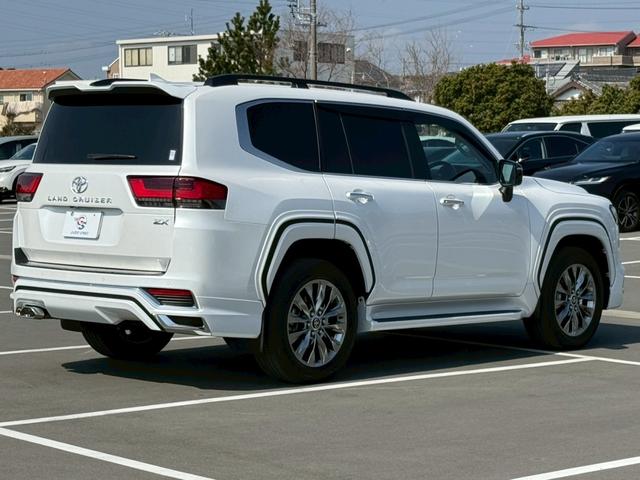 TOYOTA LAND CRUISER ZX | 2023 | PEARL WHITE | 26000 km | details