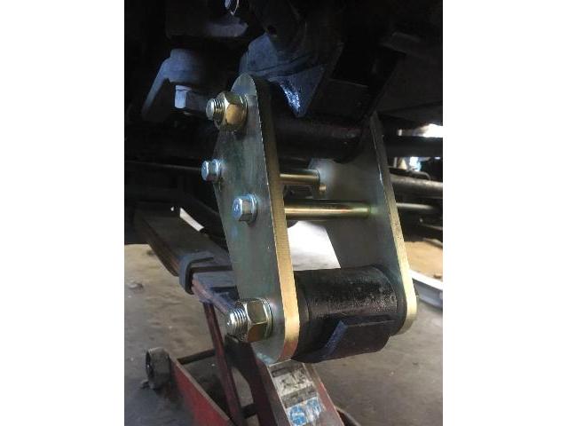 トヨタ ランドクルーザー70 シャックル交換 リフトアップ 長野県 諏訪