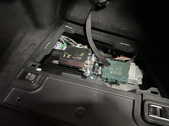 レクサスLS500 エアサスコントローラー取り付け｜グーネットピット