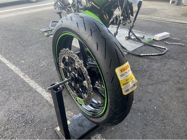 滋賀 カワサキ「ZX-6R」の持ち込みタイヤ交換（バイク）｜グーネットピット