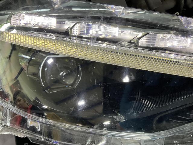 トヨタ カローラクロス ヘッドライト 変色 【姫路市 車検 修理 鈑金