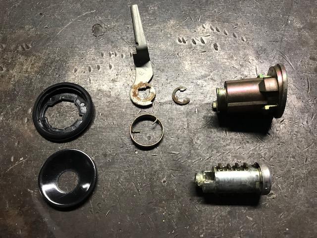 日産 BNR32 スカイラインGT－R エンブレム貼り付け キー