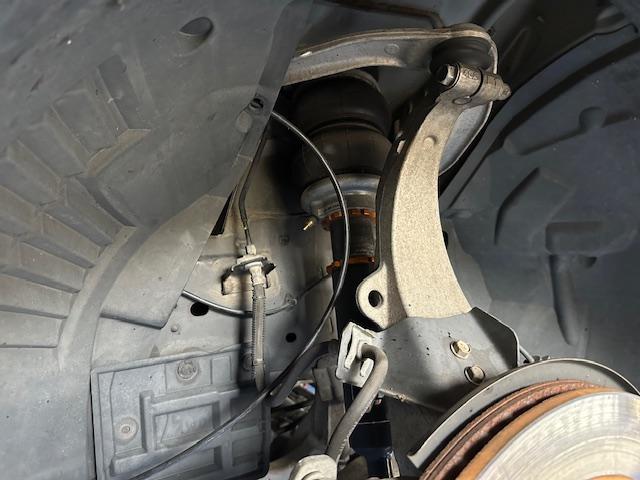 エアサス修理 エアフォース エア漏れ エアホース交換 スカイライン