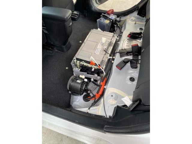 トヨタ アクア NHP10 ハイブリッドバッテリー交換 P0A80 電池内部異常