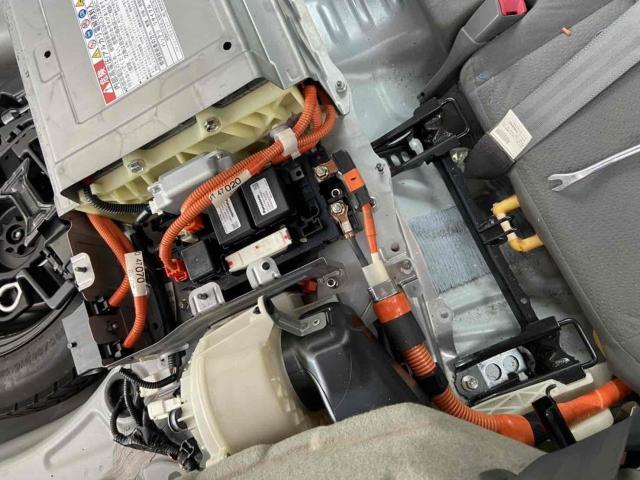 30プリウス ハイブリッドバッテリー交換 チェックランプ点灯 電池内部