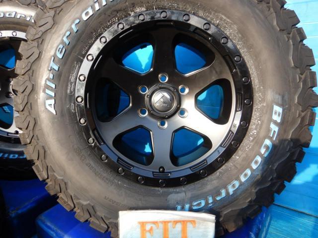 プラド、サーフ、FJクルーザーなどに装着できる17インチ未使用品