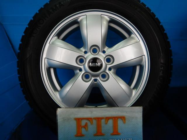 ミニ純正15インチスタッドレスセット入庫です。 5穴のミニに装着