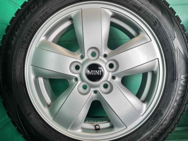 ミニ純正15インチの溝たっぷりスタッドレス付きセット入庫です