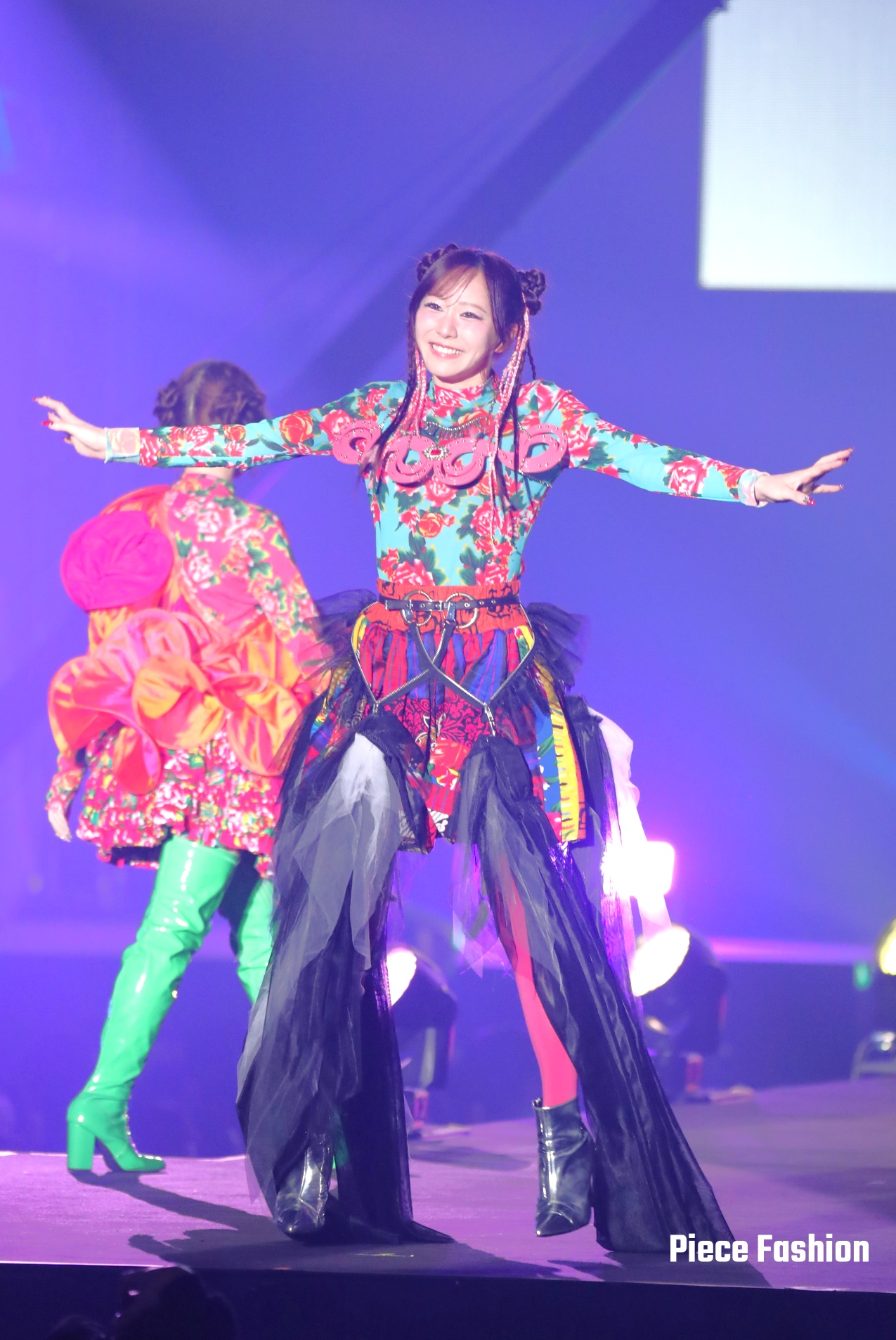 赤いリボンで開幕宣言！FRUITS ZIPPERが彩るカワコレTGC | Piece