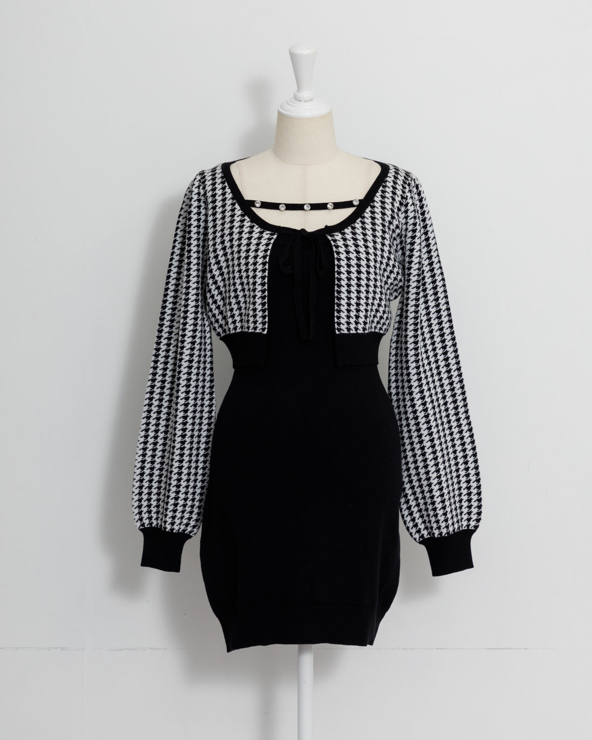 ビジューテープニットワンピセット – pium