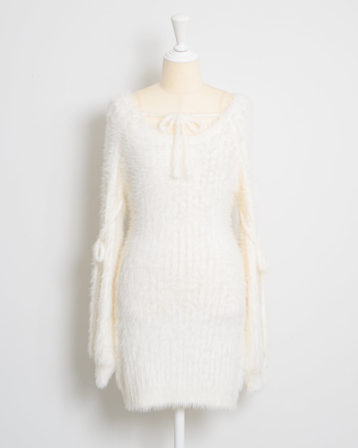 リボンテープフェザーニットワンピース – pium