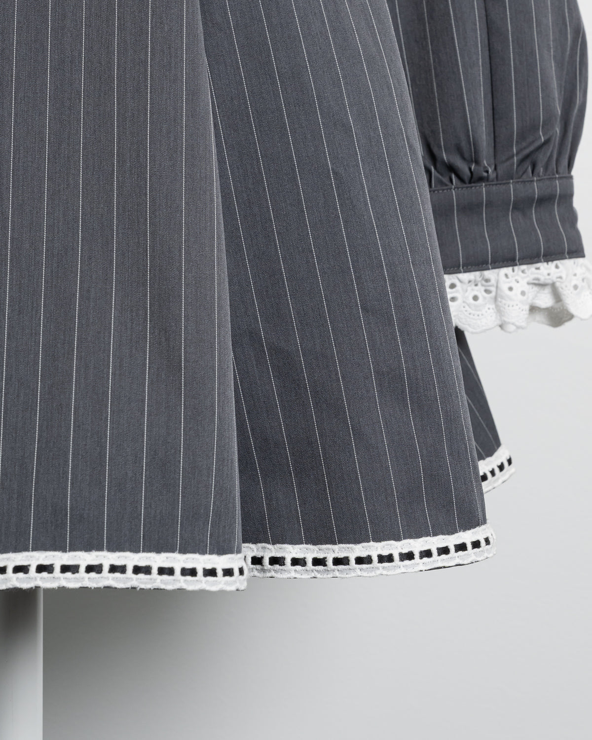 チョーカー付きコットンフリル長袖ワンピース – pium