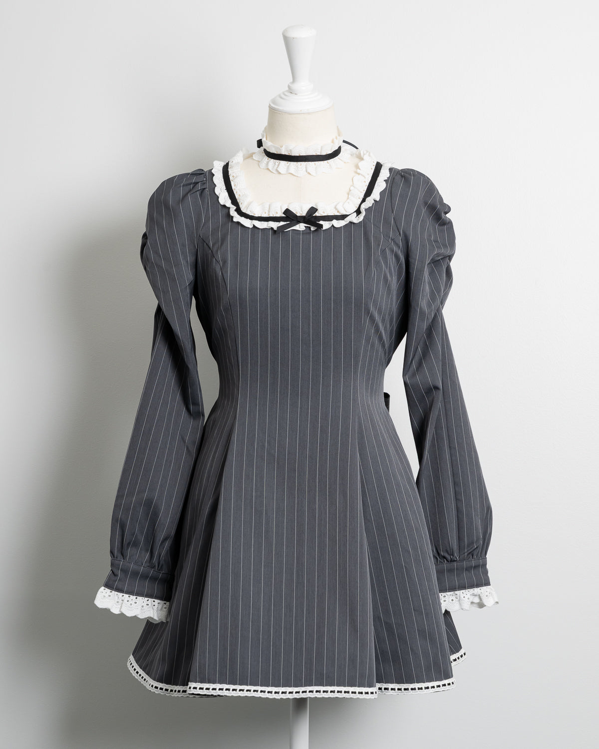 チョーカー付きコットンフリル長袖ワンピース – pium