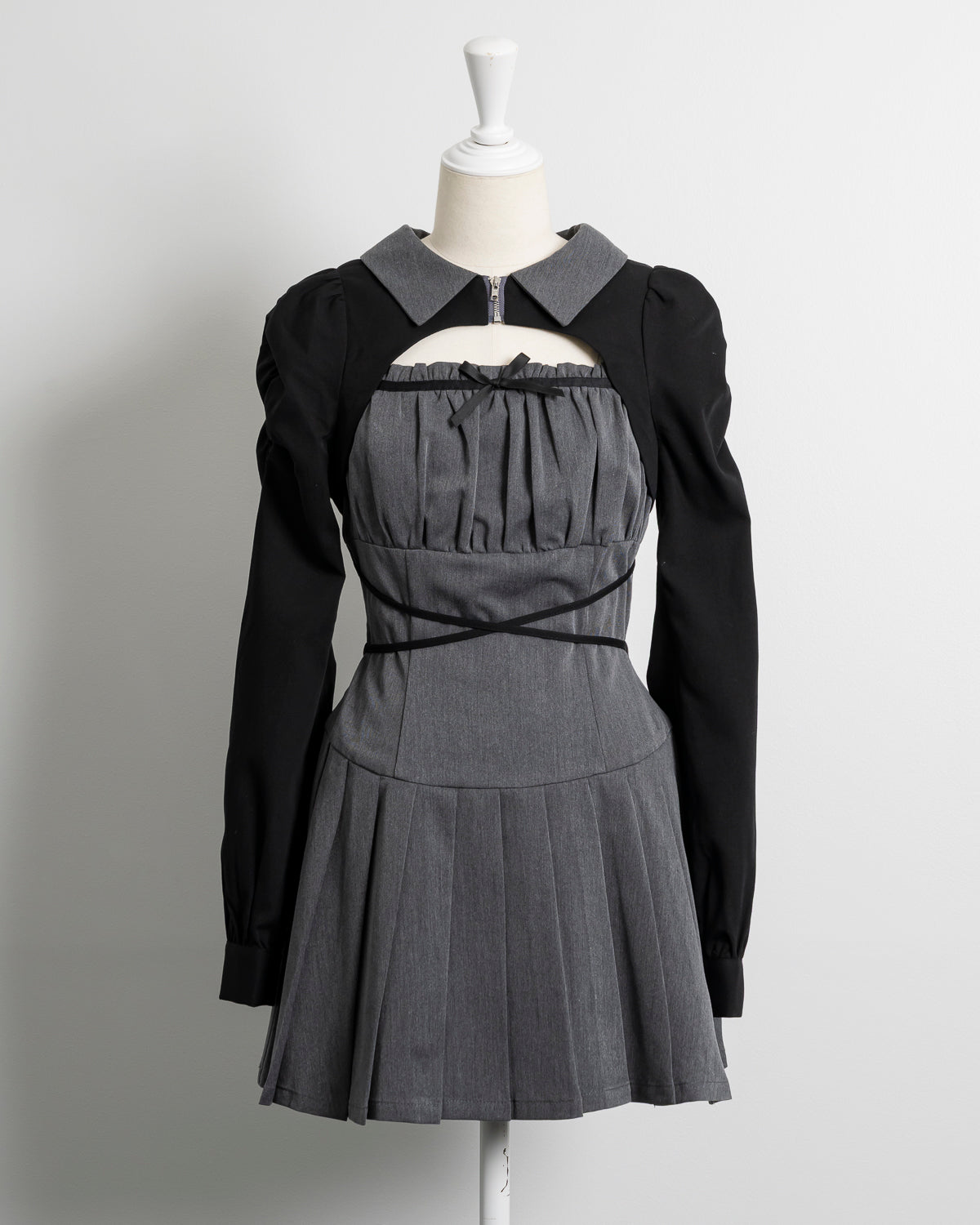 カットアウトレイヤードプリーツミニワンピ – pium