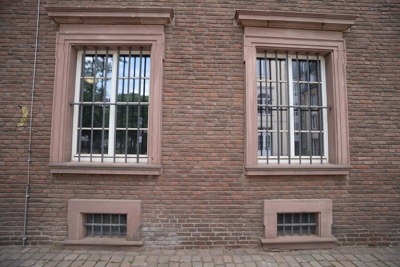 SMC Pentax-FA J 18-35mm F4-5.6 Reviews - FA J Zoom Lenses - Pentax