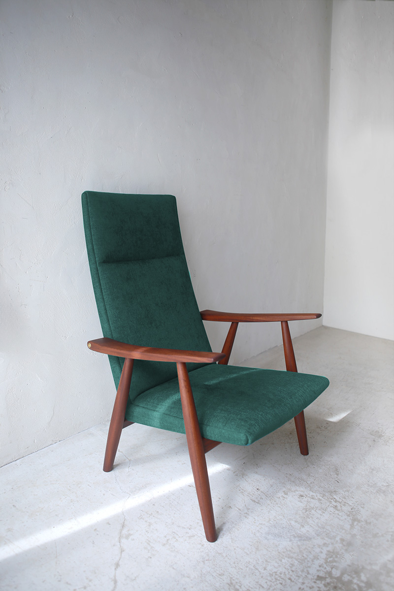 Highback Lounge Chair ” GE260 ” by Hans J Wegner | phono | 金沢