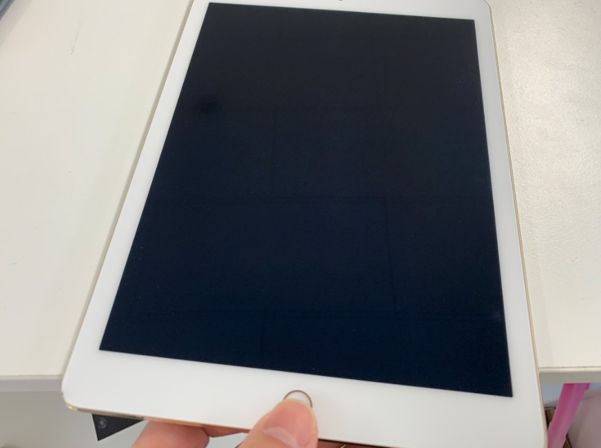 iPad Pro 9.7インチのホームボタンが押せない!?押した感触が無くなった