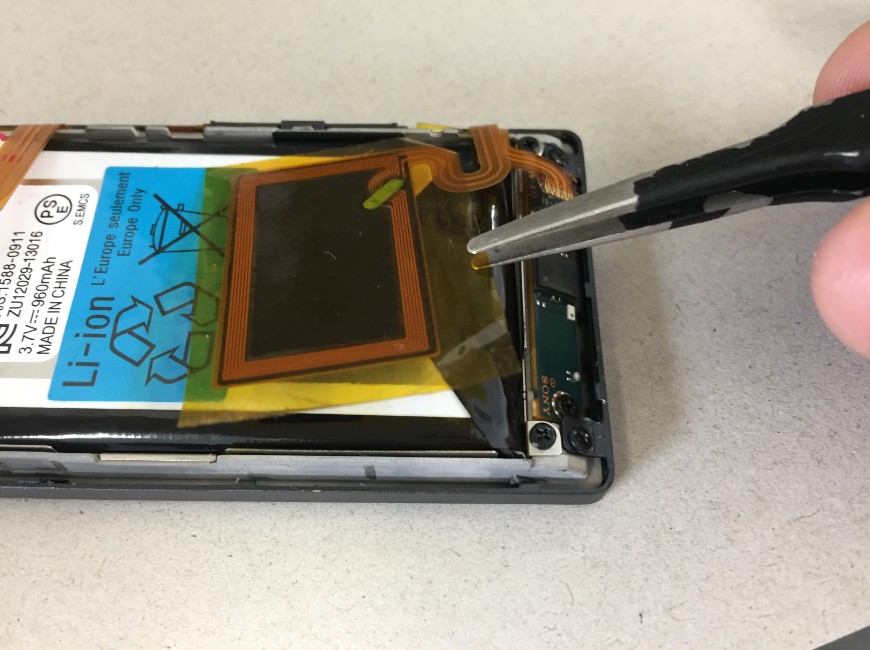 NW-A25/NW-A26/NW-A27のバッテリー交換で電池持ちが大幅改善！電源が