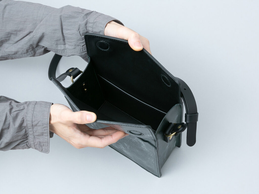 ブライドルレザーご紹介⑤【ショルダーバッグ・ダレスバッグ】 - PLANT