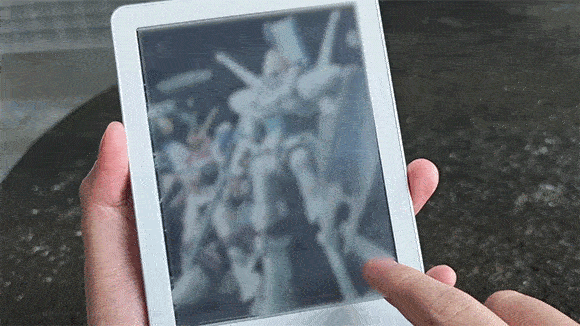 漫画も雑誌も鮮やかなカラーで楽しめる！目に優しいE-lnkを搭載した