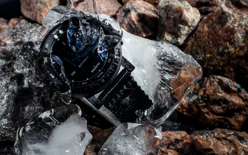 あらゆるミッションに対応する新製品「SUUNTO CORE ALPHA STEALTH