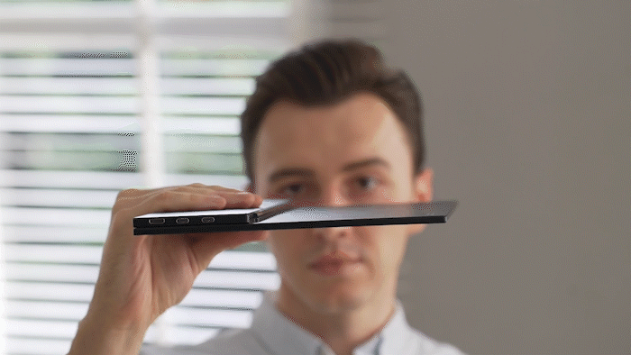 超軽量！世界最薄クラス！感動的な映像美のモバイルディスプレイ