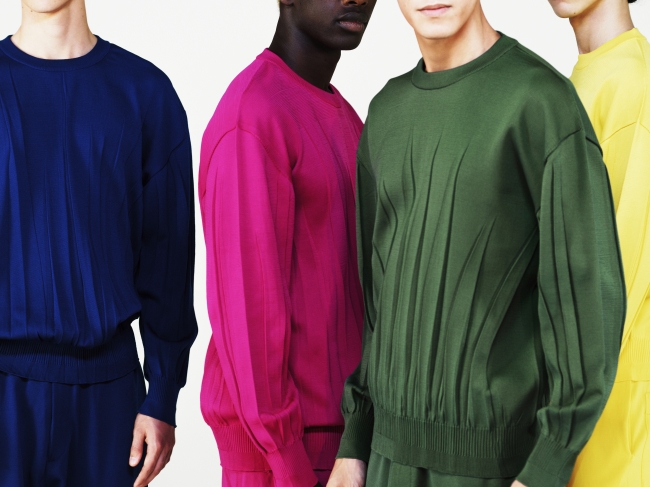 ISSEY MIYAKE MEN / 生活に色を添えるカラフルで軽快なニットアイテム