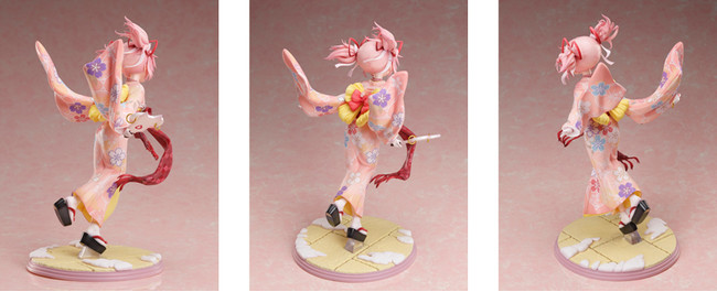 キュゥべえ”が羽子板に！？雪解け日和に晴れ着姿で羽根突きを満喫中