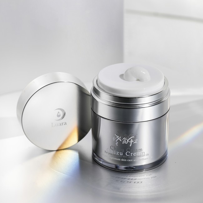 スキンケアブランドLuara×美肌師/美容家 佐伯チズ氏 共同開発の「Luara