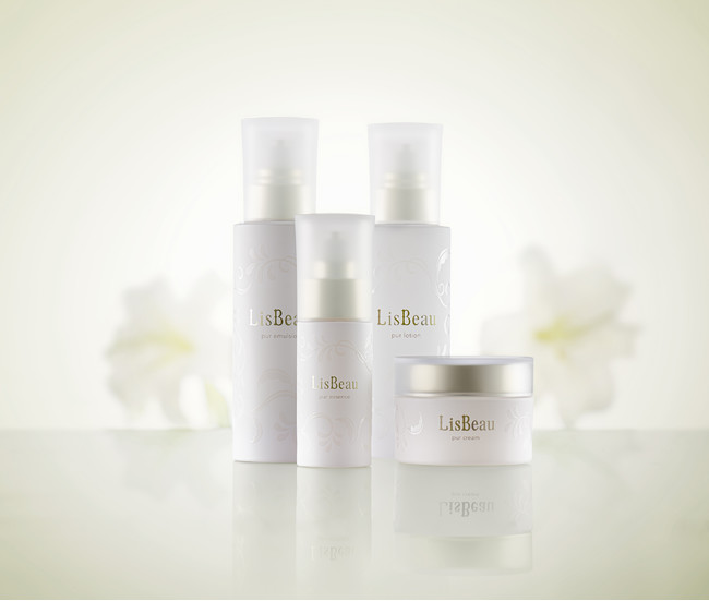 白百合のように凛と美しく、清く澄んだ印象の艶メキ肌へ アクシージア