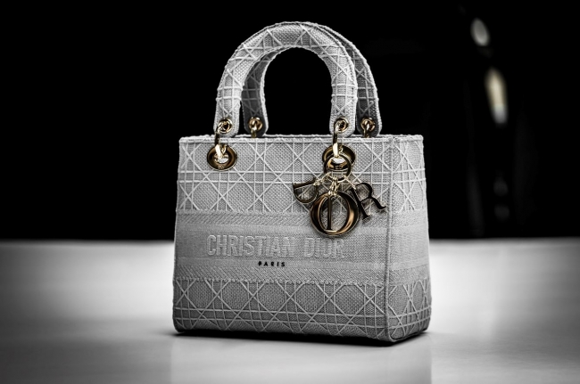 DIOR】アイコンバッグ「レディ ディオール」に軽やかなキャンバス