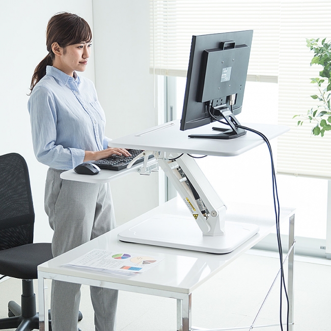 デスクに上下昇降機能を追加できるリフトアップデスクを7月31日発売