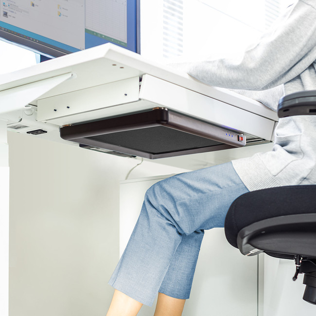 デスクがこたつに！？デスクに装着できるデスクパネルヒーターを12月10