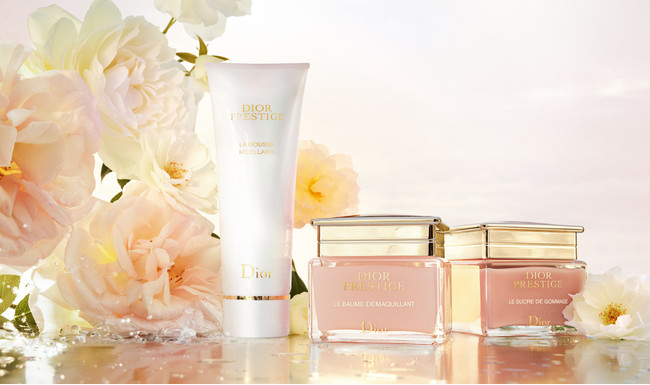 触れたくなるバラ色の艶肌へ導く進化した、スクラブ マスク