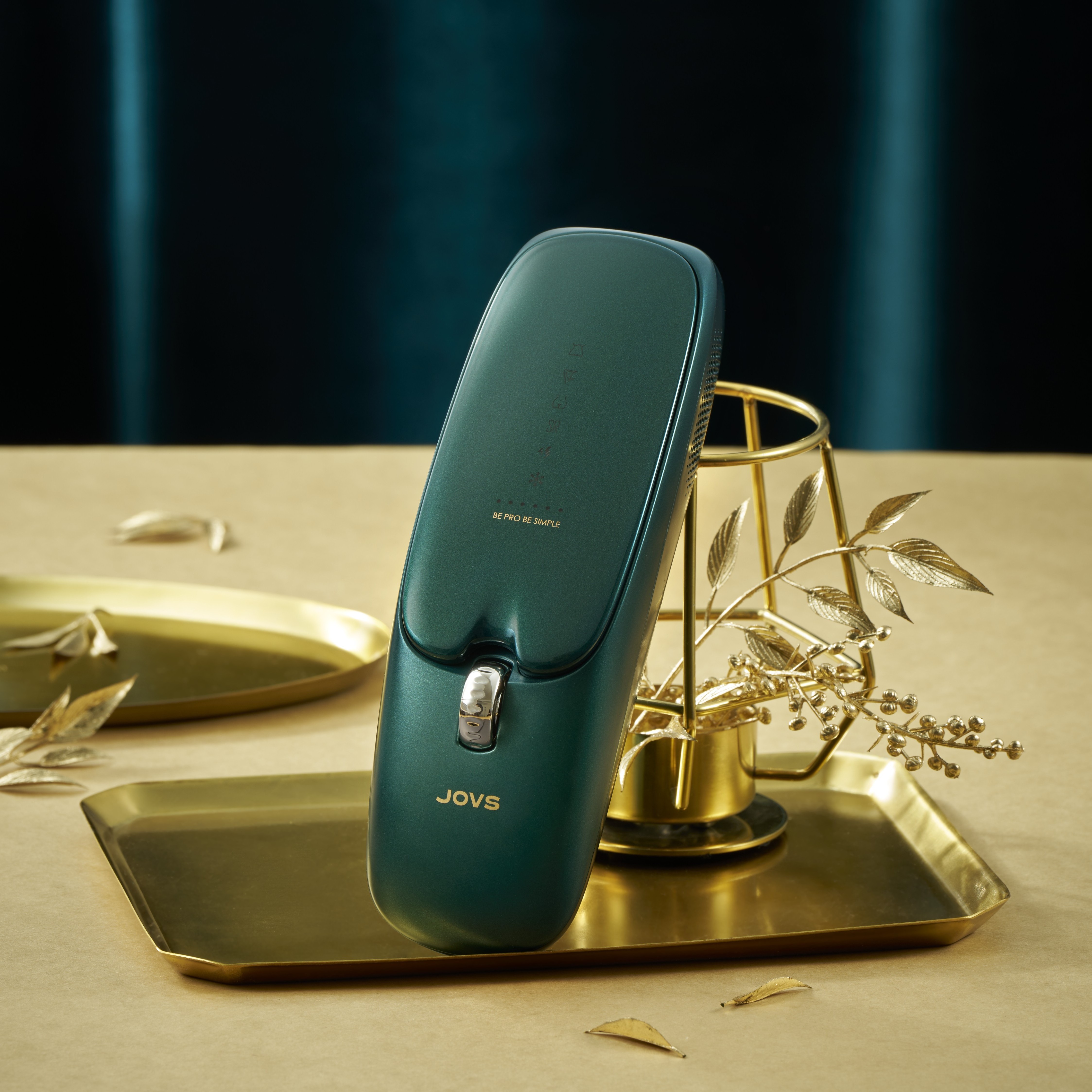 サロン級の美容を、あなたの手に。家庭用光美容器「DORA Scroll」日本