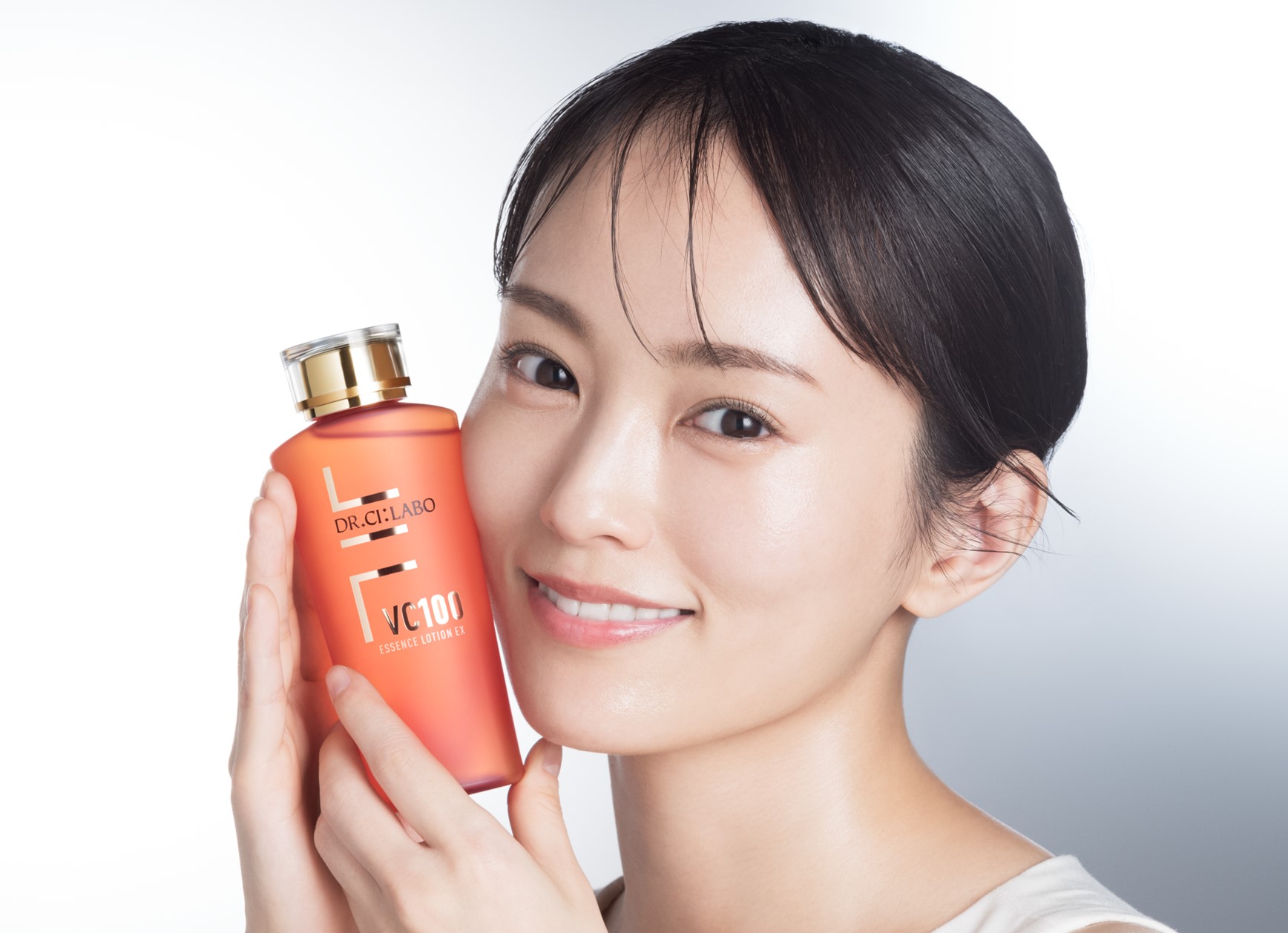 クリニック級のつやになりたい人、必見！山本彩さんの透明感たっぷりの