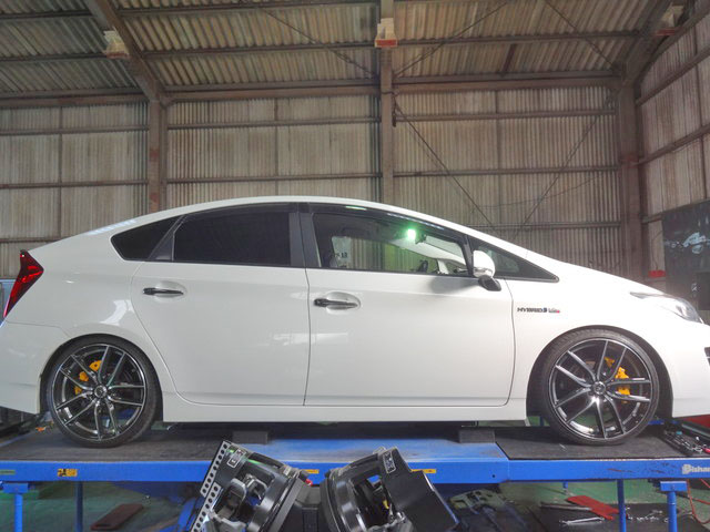 ZVW30 プリウス MILD DAMPER車高調に交換 四輪アライメント