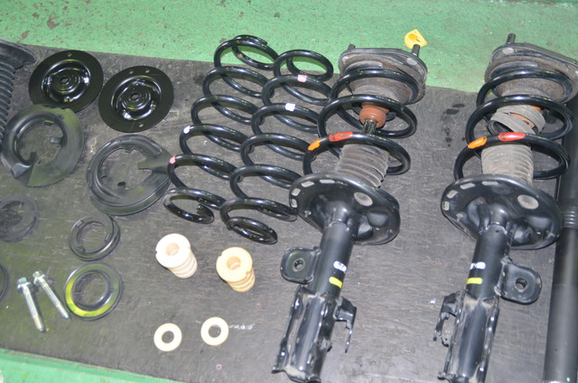 ZVW30 プリウス 足回りリフレッシュ作業 ｜ 持ち込み取付専門プロ