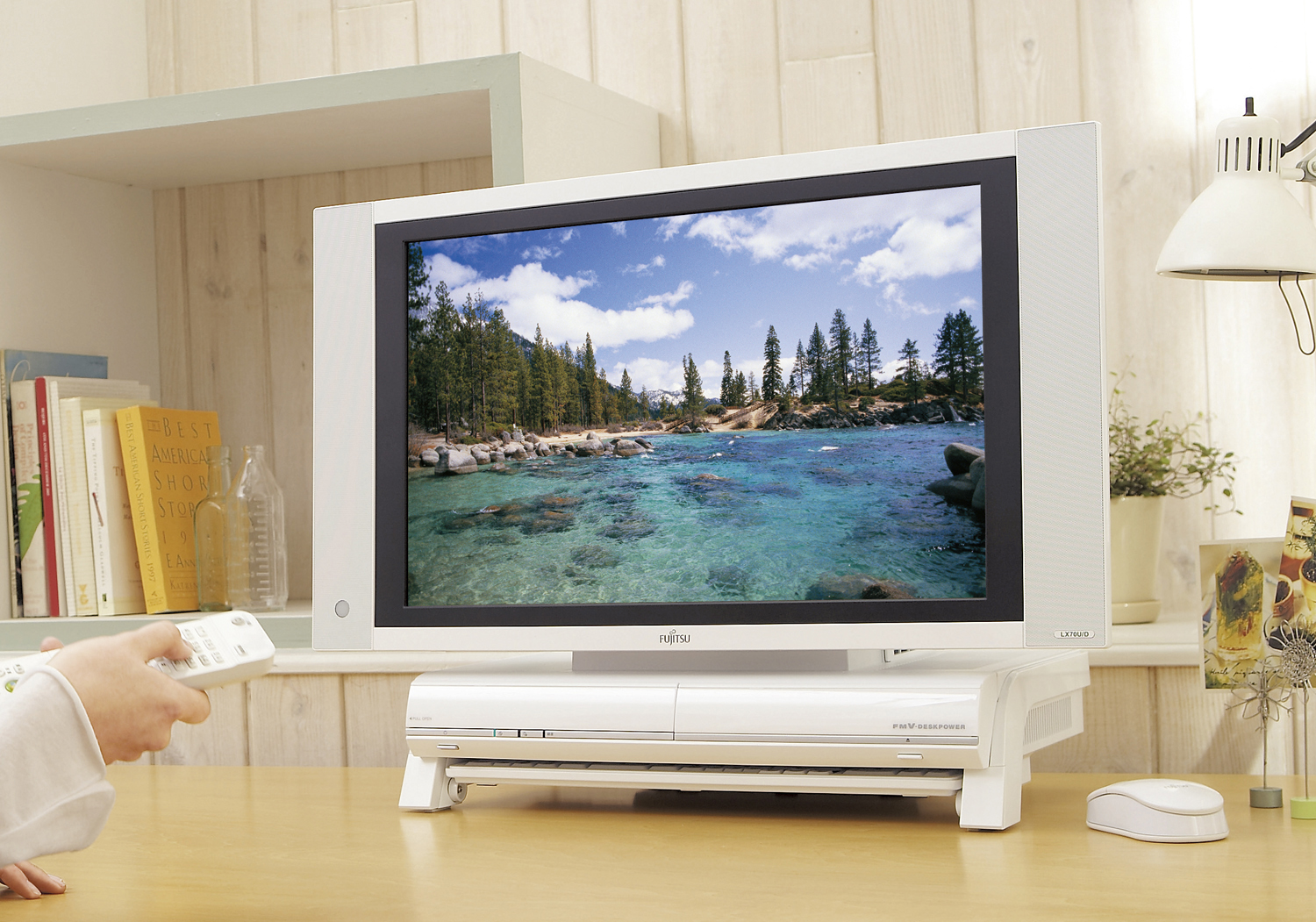 FMV-DESKPOWER」のラインナップを一新 : 富士通