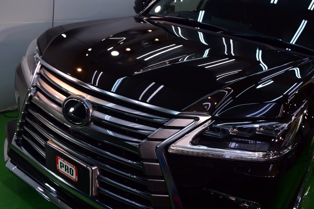 2017/5 レクサス・LX（スターライトブラックガラスフレーク） 登録半年