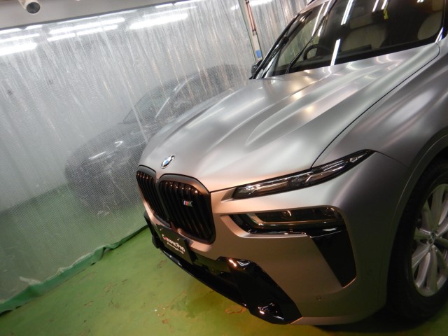 BMW・X7 M60i フローズン・ピュア・グレー（マットシルバー