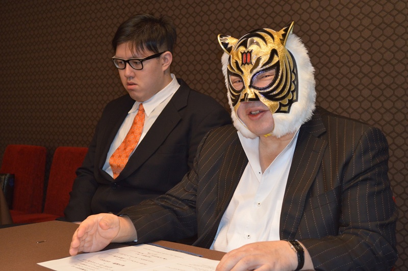 ダイナマイトキッド追悼大会)YN製タイガーマスク レボリューション横