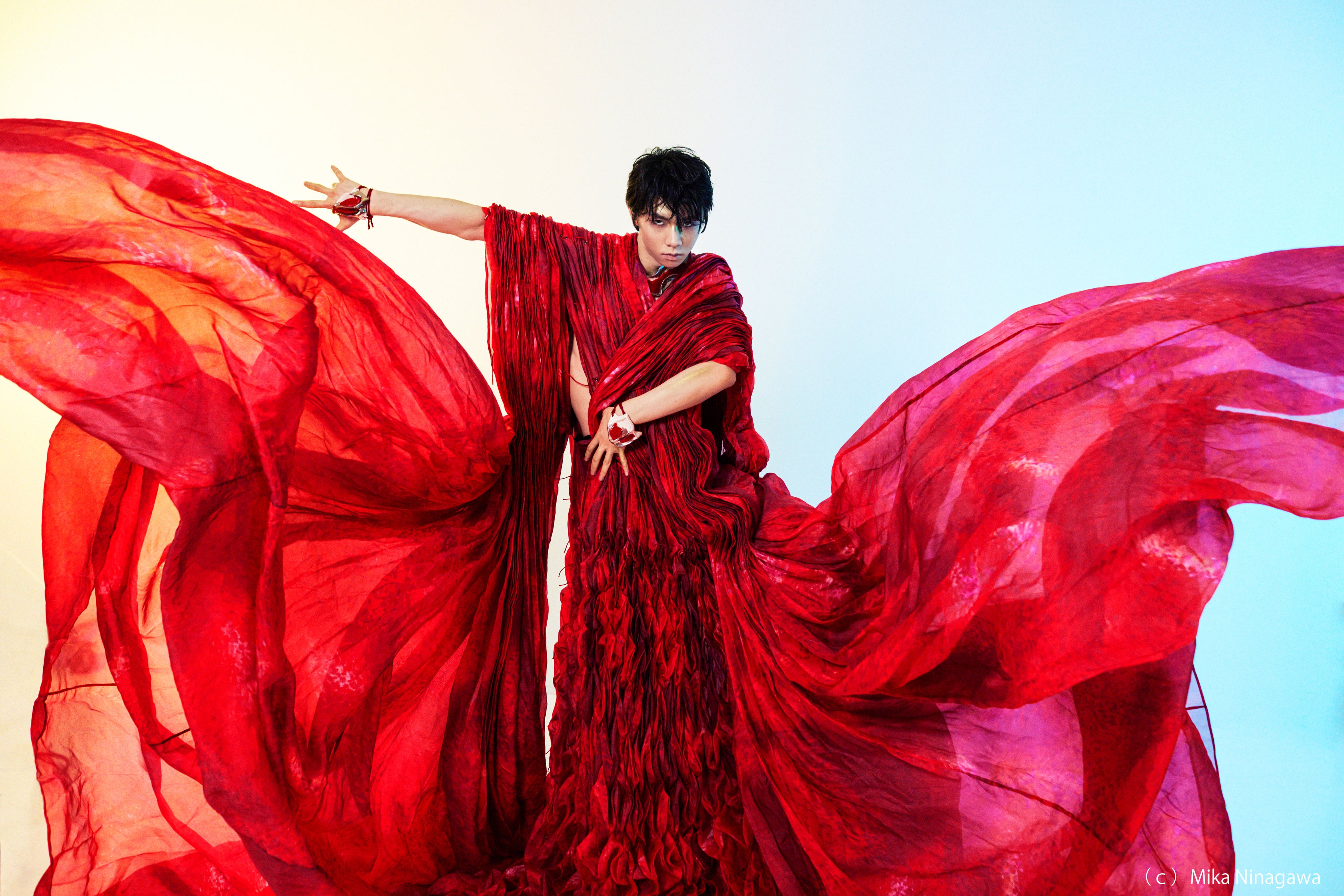 羽生結弦の華麗な姿を蜷川実花が撮り下ろし／『羽生結弦 孤高の原動力