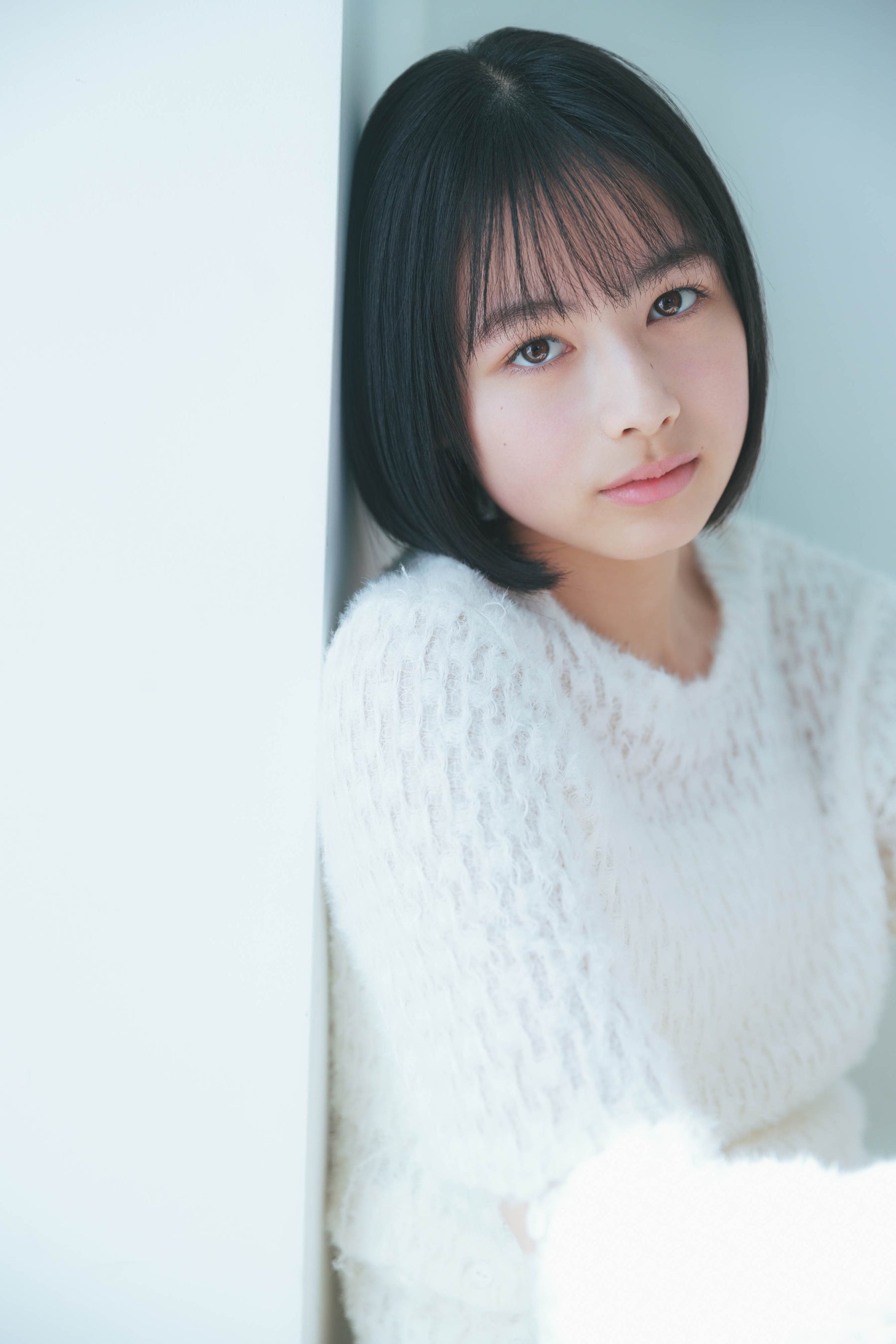 櫻坂46・藤吉夏鈴と白銀の世界へ。「B.L.T.4月号」の表紙絵柄を公開