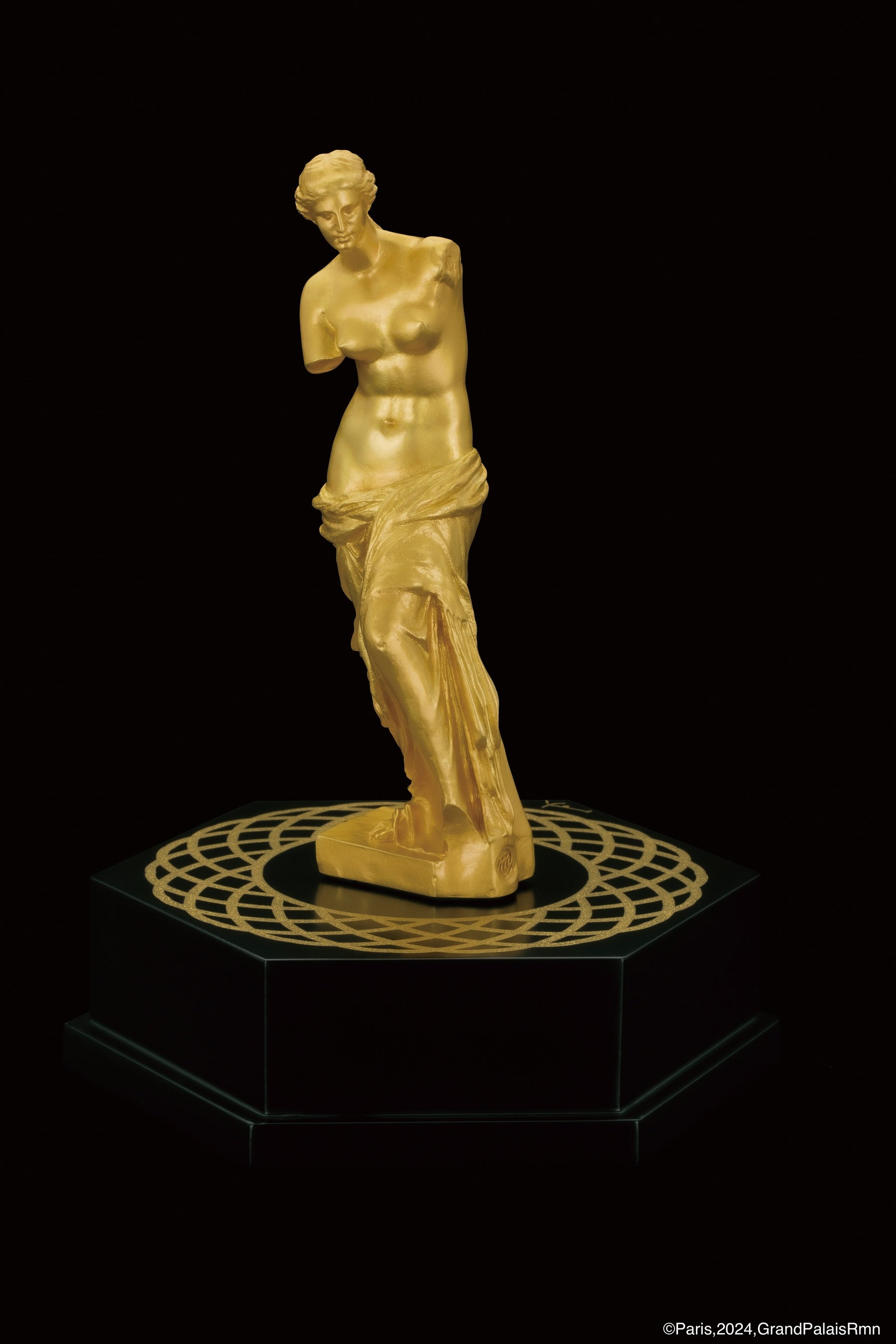 世界で20点限定の「純金ミロのヴィーナス」など、金製品1,000点以上が