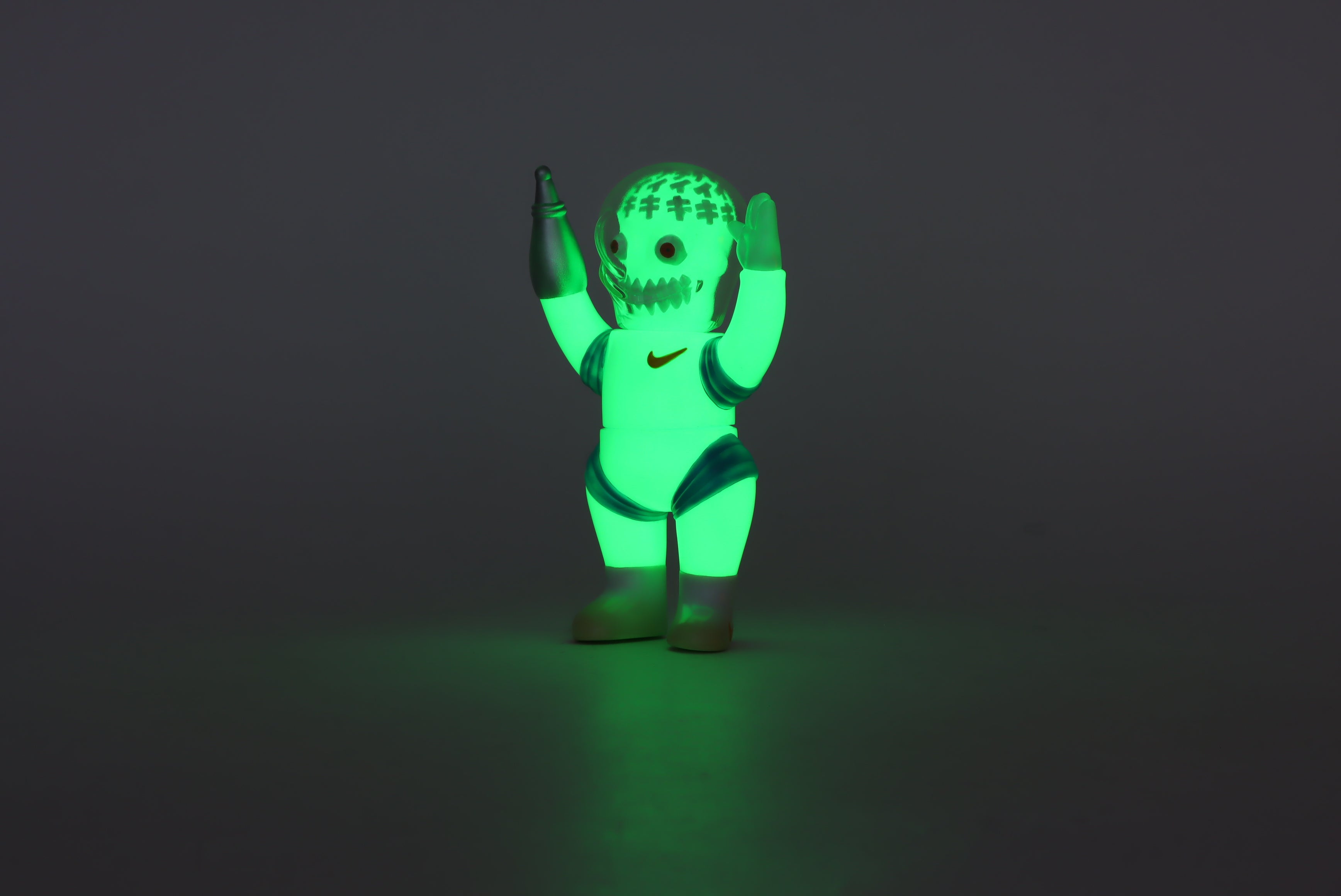 日本発祥のおもちゃソフビをモチーフにしたTERMINATORとw AIR MAX 1が